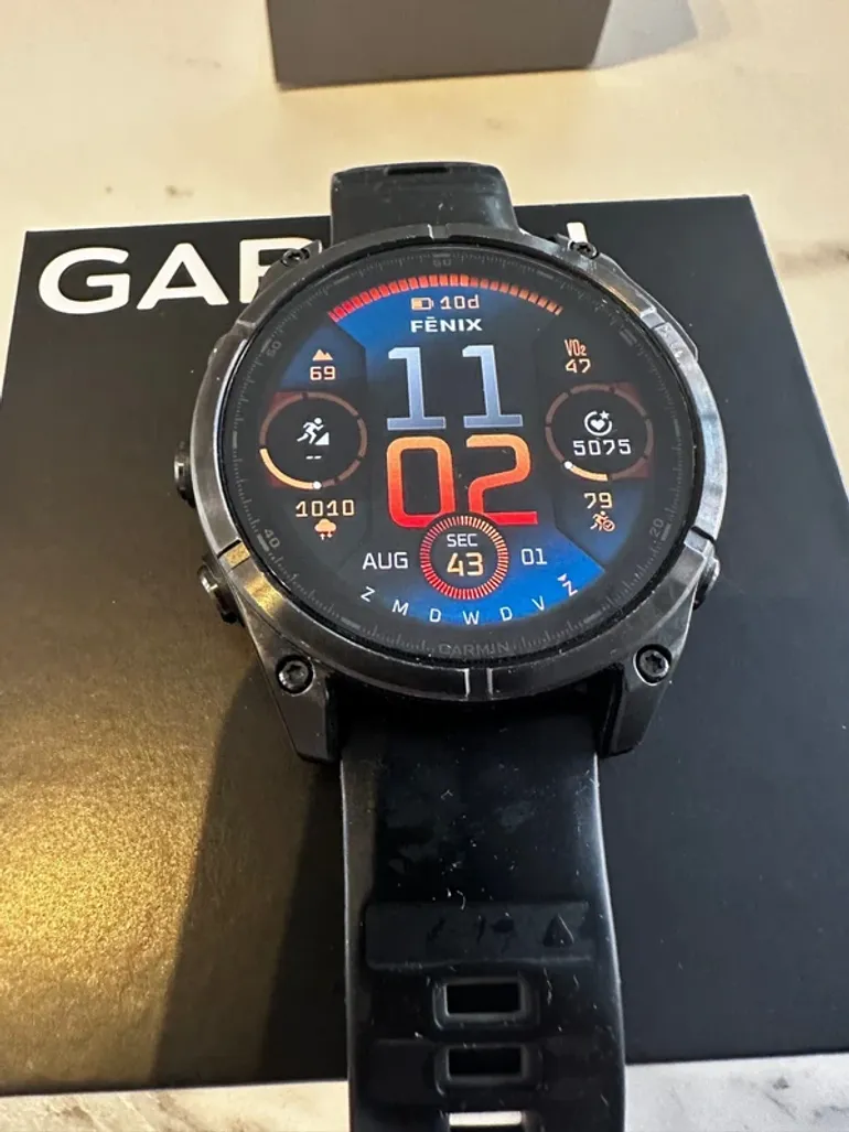 Premium Fenix 8 Sapphire AMOLED bike d'occasion — image 3 sur 9
