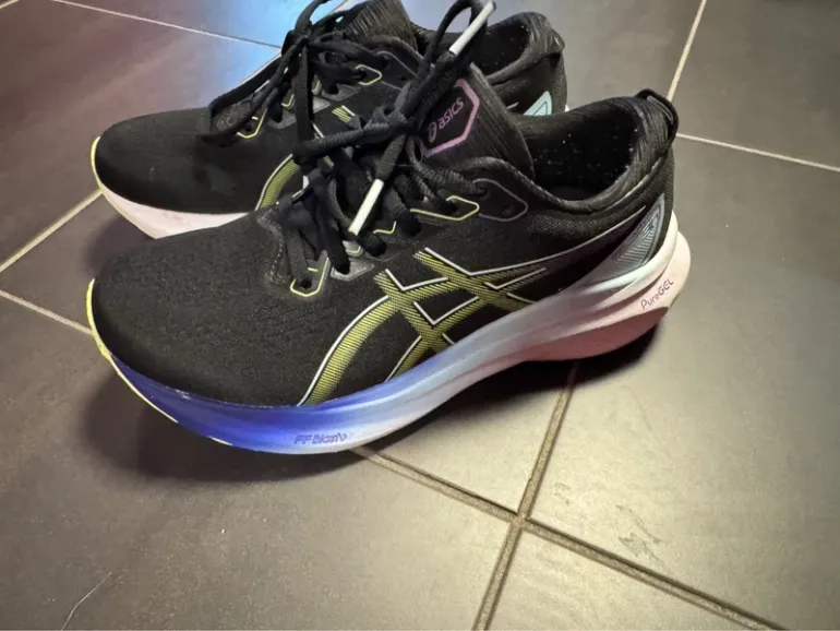 Tweedehands Asics Gel Kayano 30 bike — afbeelding 3 van 4