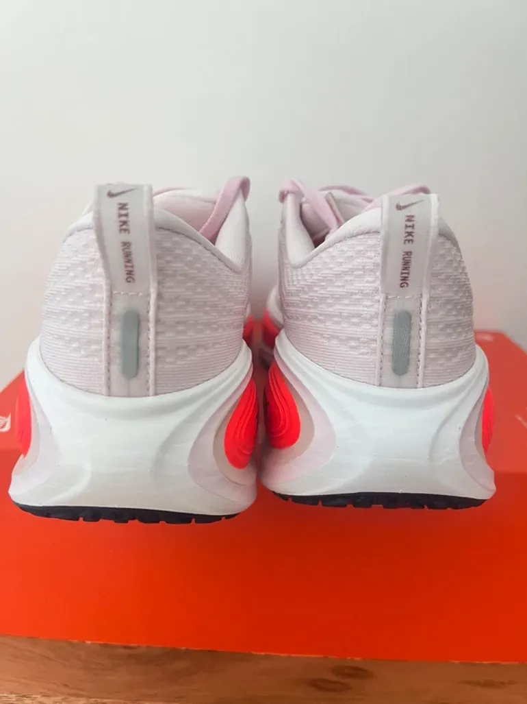 Käytetty Nike Vomero Plus bike — kuva 32 / 36