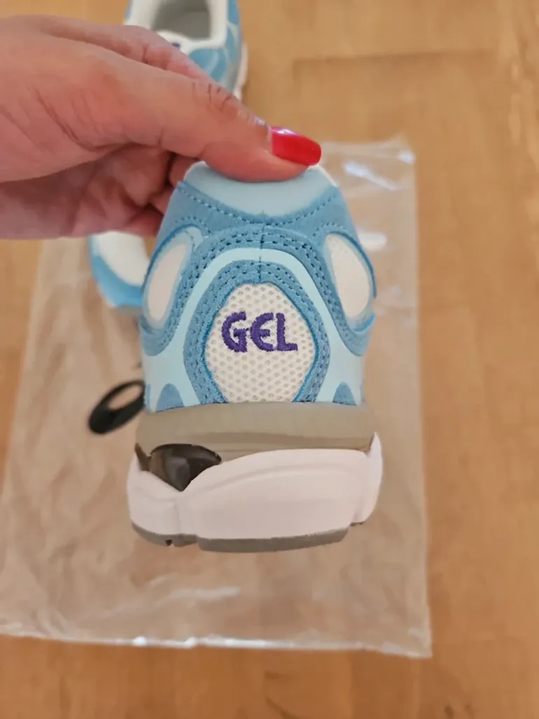 Used Asics Gel bike — image 3 of 5