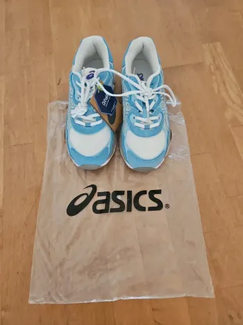 Used Asics Gel Running Shoes