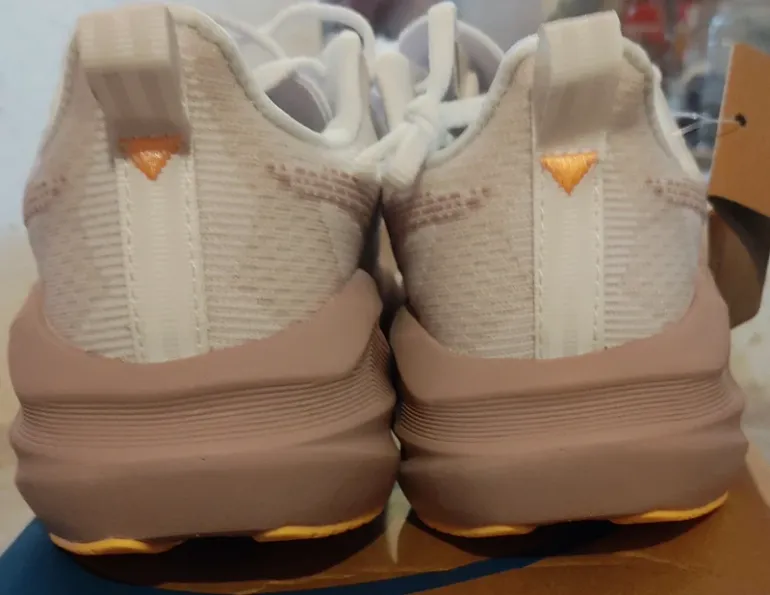 Used Orange ASICS Femme Blanc/Rose Running Shoes bike — image 5 of 6