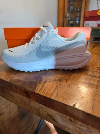 Gebrauchtes Nike Revolution 8 Running Shoes