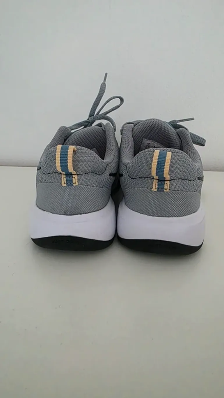 Tweedehands Ideal Nike Sneaker Gr. 38 bike — afbeelding 3 van 7