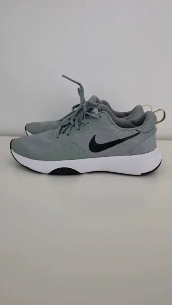 Tweedehands Ideal Nike Sneaker Gr. 38 bike — afbeelding 2 van 7