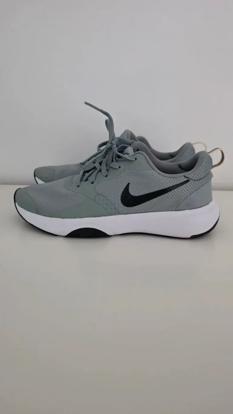 Tweedehands Ideal Nike Sneaker Gr. 38 bike — afbeelding 2 van 7