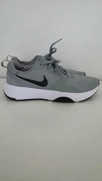 Tweedehands Ideal Nike Sneaker Gr. 38 bike — afbeelding 4 van 7