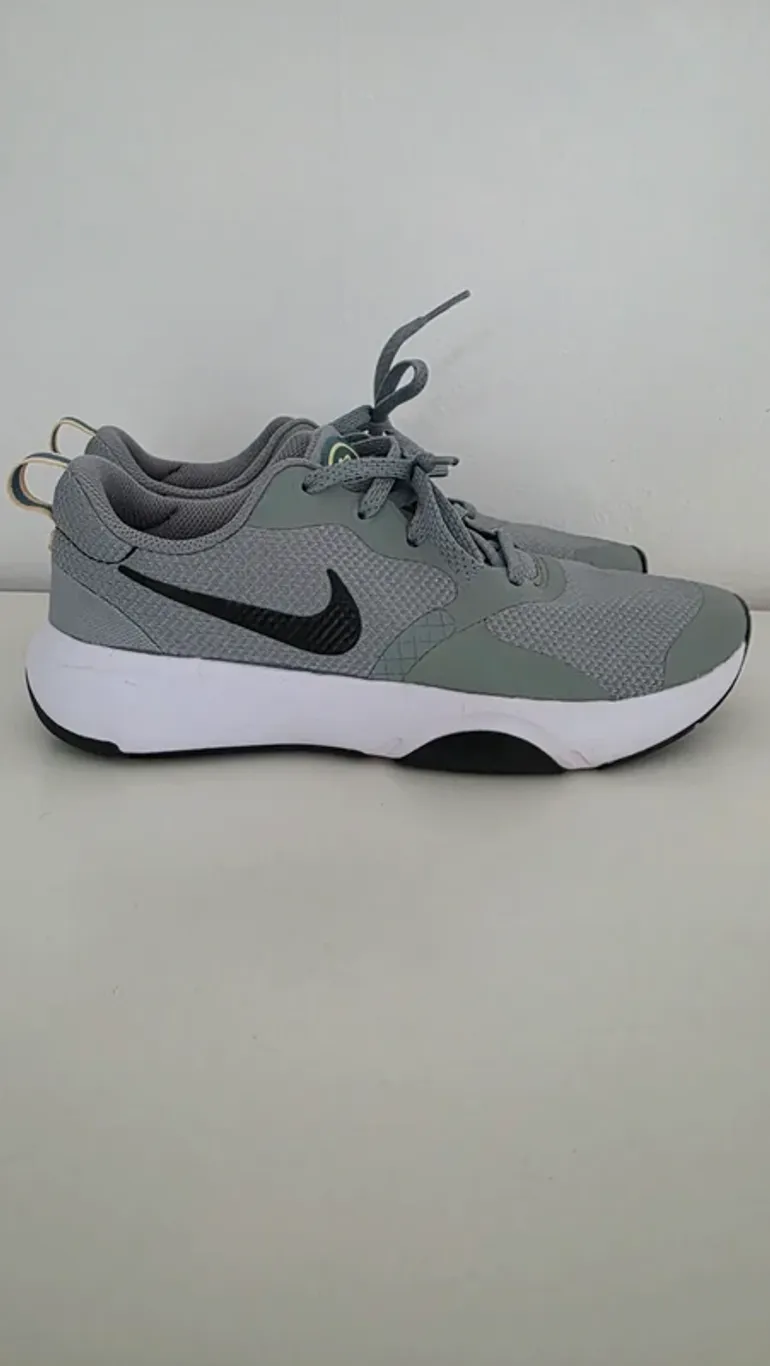 Tweedehands Ideal Nike Sneaker Gr. 38 bike — afbeelding 4 van 7