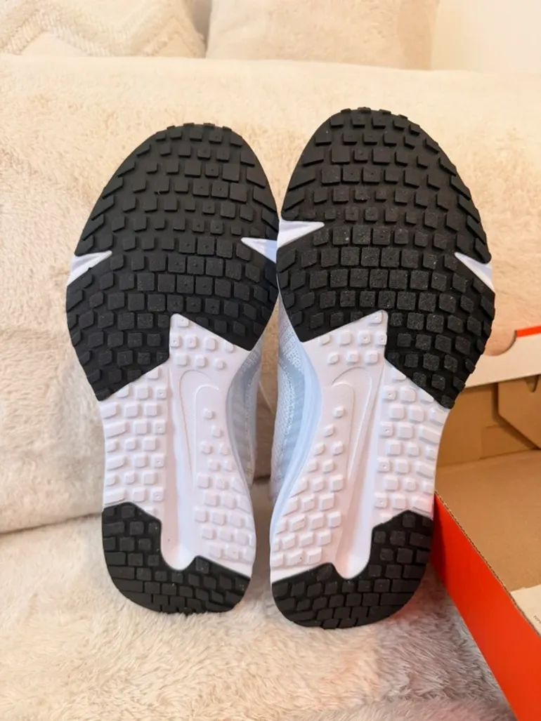 Used White Run Defy bike — image 3 of 5