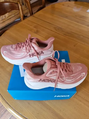 Hoka Clifton 10 bike d'occasion — image 3 sur 10