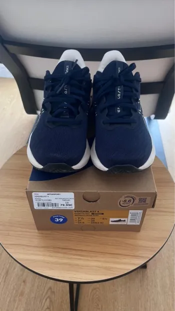 Brugt Simple Versablast 4 Running Shoes