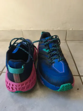 Used Hoka Trailrunning Shoes bike — image 2 of 5
