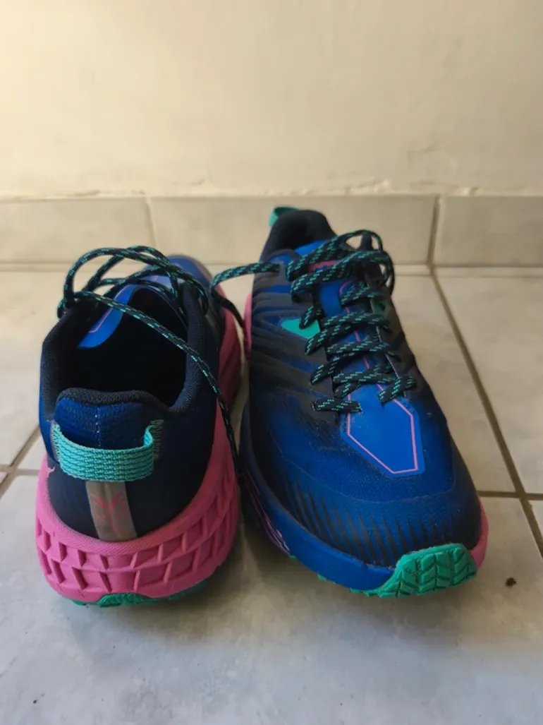 Used Hoka Trailrunning Shoes bike — image 2 of 5