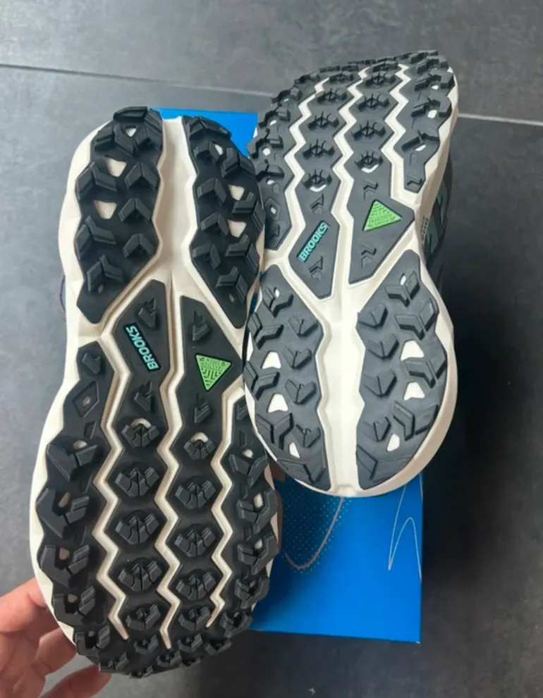 Used Brooks Cascadia 19 bike — image 2 of 3