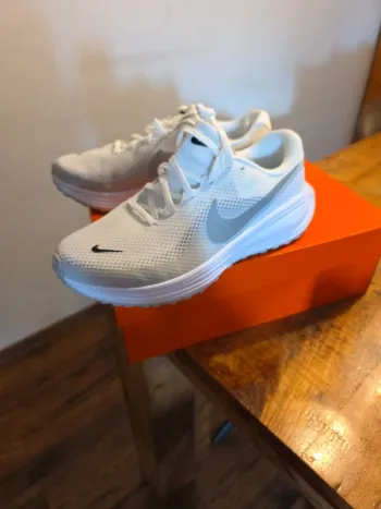 Used Lauf Revolution Running Shoes