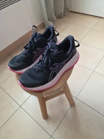 Used Asics GEL-Cumulus 26 Running Shoes