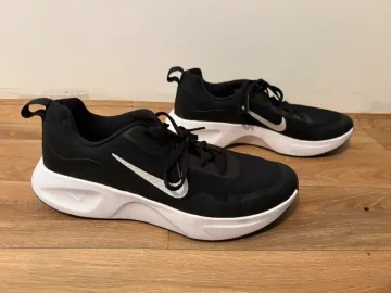 Tweedehands Nike Baskets noires et blanches Running Shoes
