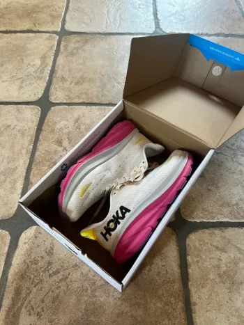 Used Hoka Clifton 9 Running Shoes