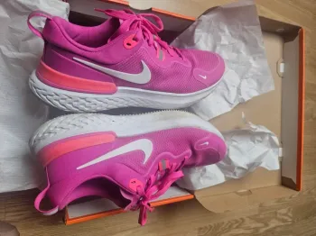 Used Orange Nike React Miler bike — image 3 of 7
