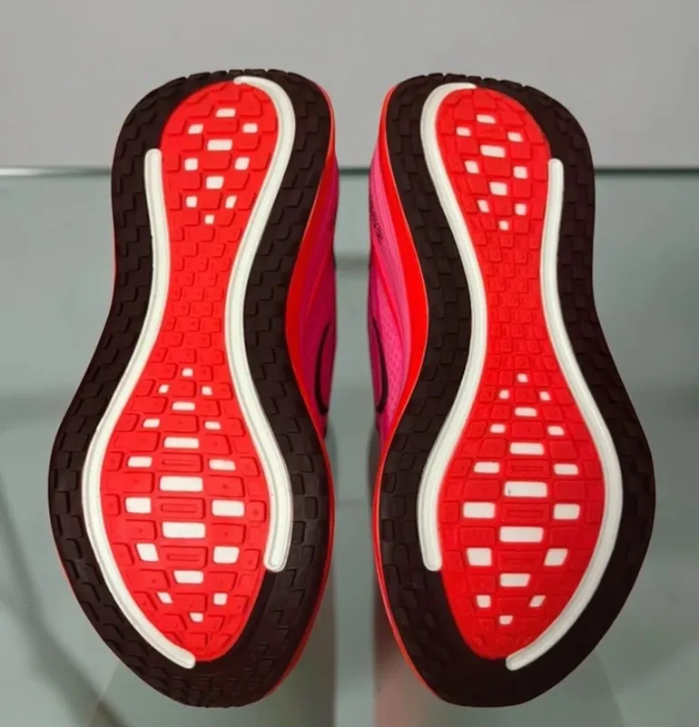 Nike Vomero 18 bike d'occasion — image 4 sur 7