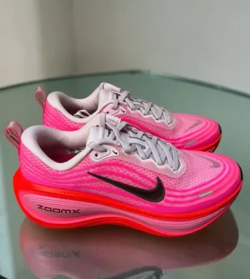 Käytetty Nike Vomero 18 Running Shoes