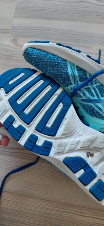 Used Asics Running Shoes bike — image 4 of 4