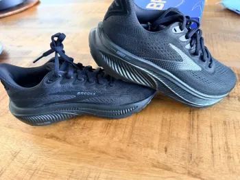 Used Brooks Running Shoes bike — image 5 of 5
