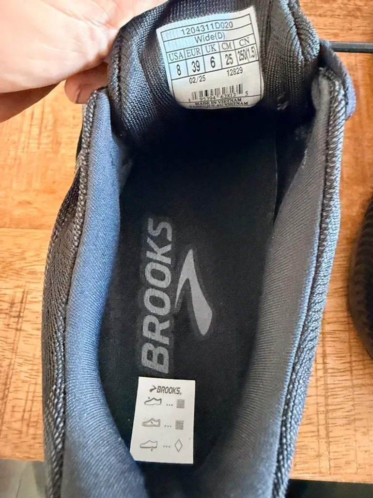 Used Brooks Running Shoes bike — image 4 of 5