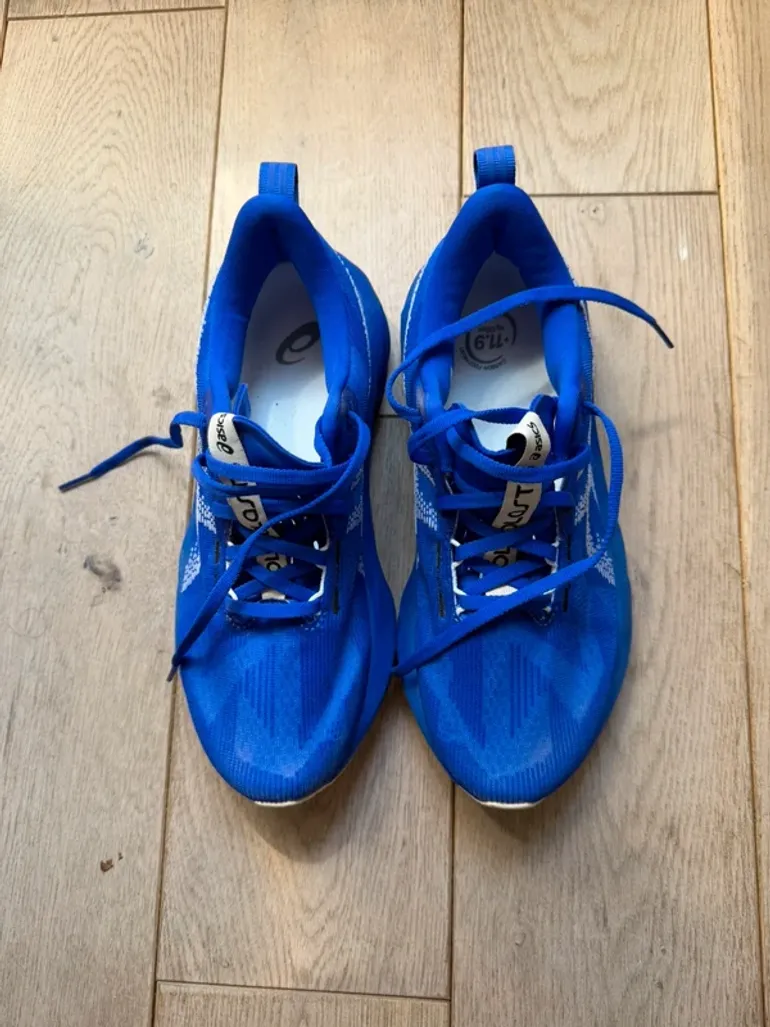 Used Asics NovaBlast 5 bike — image 2 of 5
