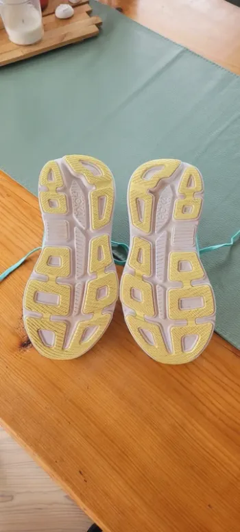 Used Hoka Laufschuhe bike — image 3 of 4