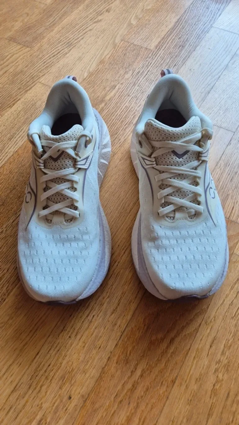 Used Saucony Triumph 22 bike — image 2 of 10