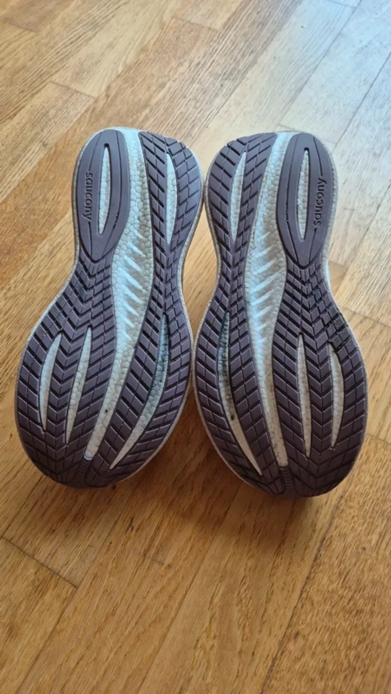 Used Saucony Triumph 22 bike — image 7 of 10