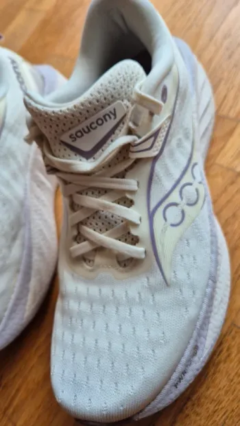 Used Saucony Triumph 22 Running Shoes