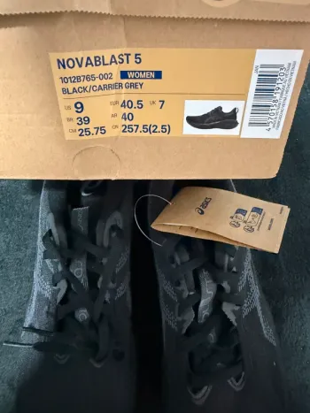 Używany Asics Novablast 5 bike — zdjęcie 3 z 3