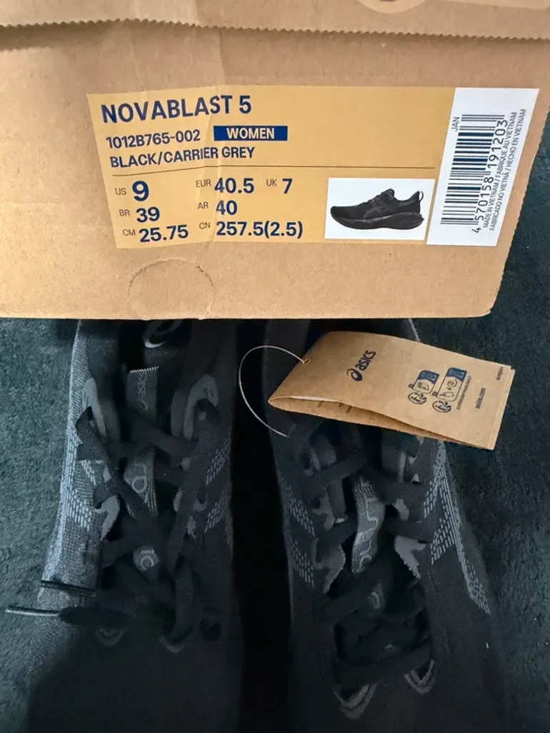 Używany Asics Novablast 5 bike — zdjęcie 3 z 3