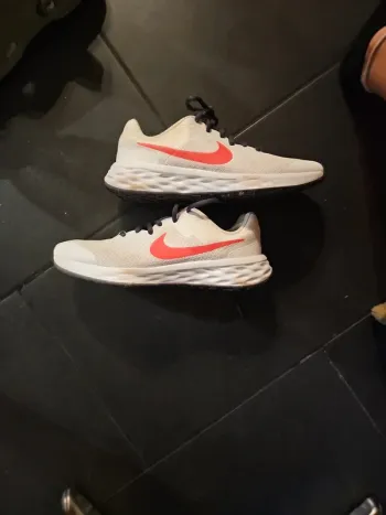 Used Nike Revolution 6 NN bike — image 5 of 10