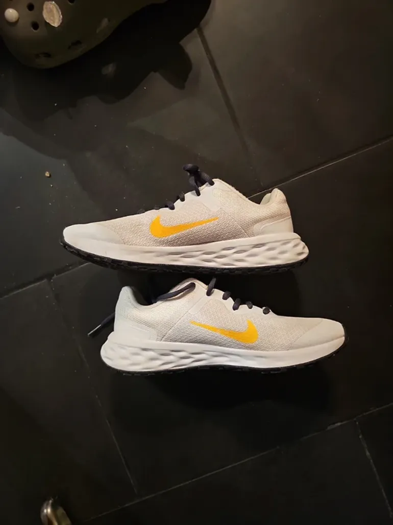 Used Nike Revolution 6 NN bike — image 6 of 10