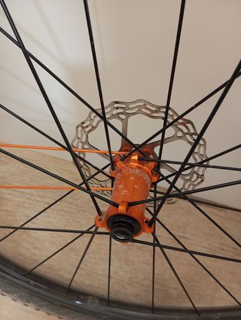 Brugt Industry Nine UL280 Carbon 2024 bike — billede 2 af 7