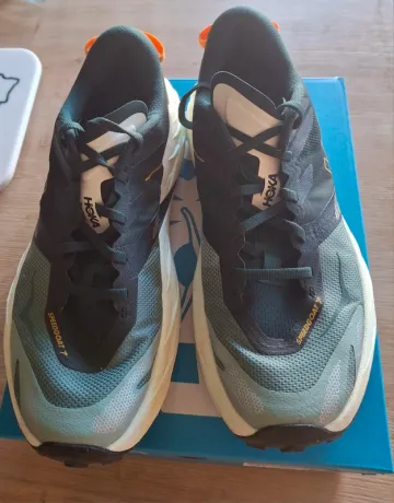Used Descente Speedgoat 7 Running Shoes