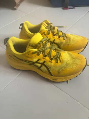 Used Asics Trabuco 11 Running Shoes