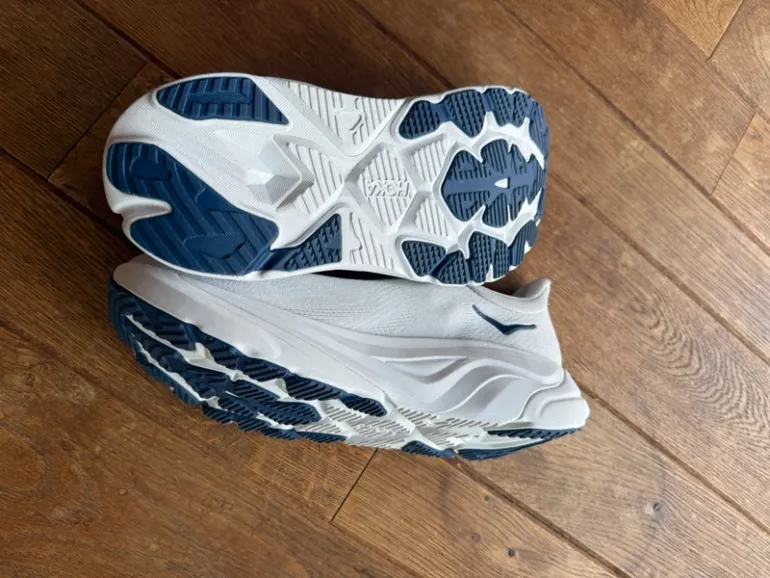 Used Hoka Arahi 8 bike — image 3 of 3