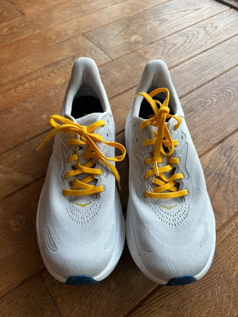 Used Hoka Arahi 8 bike — image 2 of 3