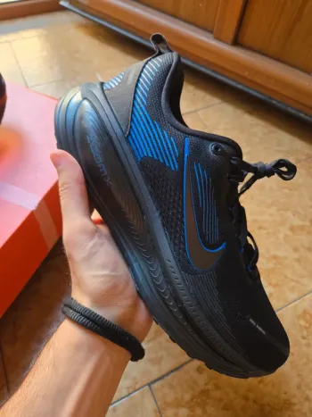 Used Nike Vomero 18 Running Shoes