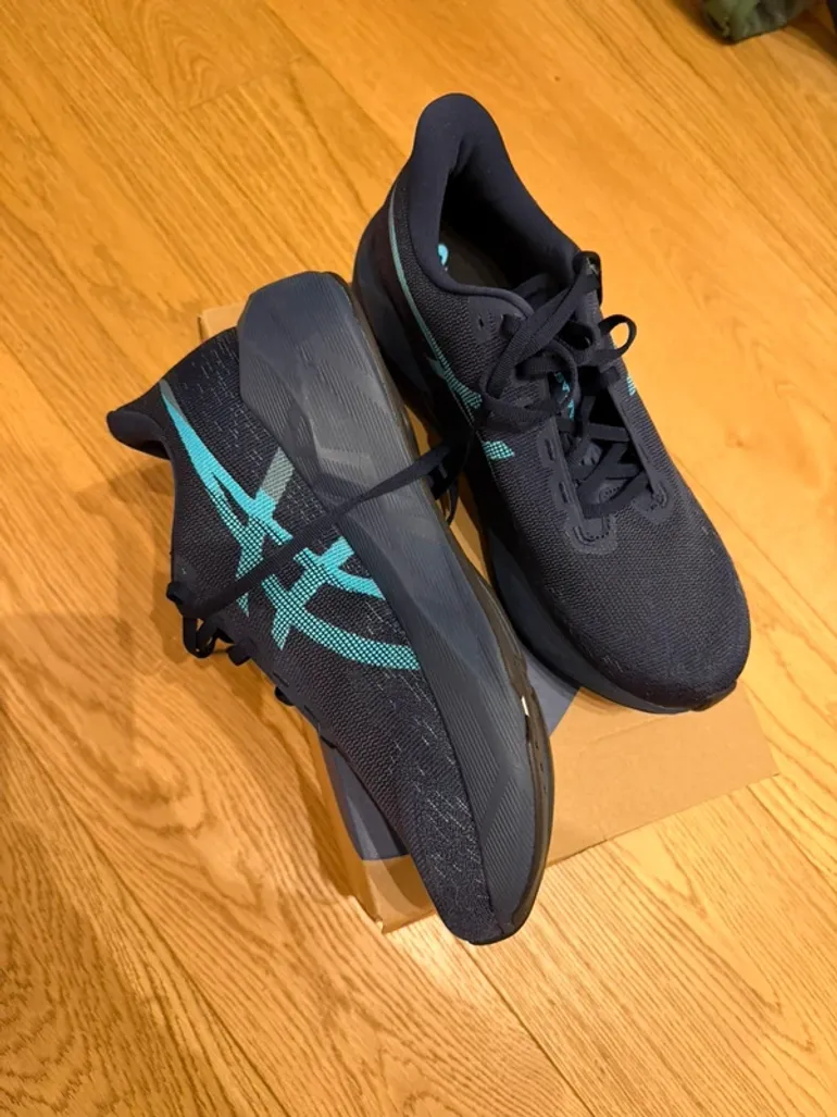 Použité Asics Novablast 6 bike — obrázek 2 z 4