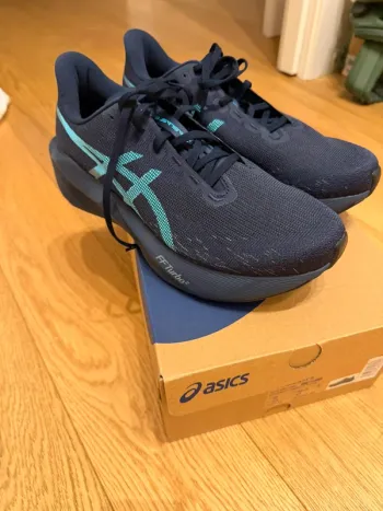 Używany Asics Novablast 6 Running Shoes