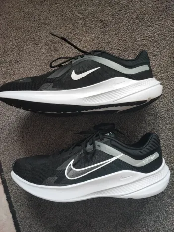 Używany Nike Quest 5 Running Shoes
