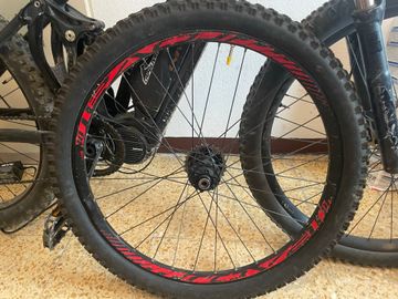 Used Roval dh 2014 bike — image 4 of 6