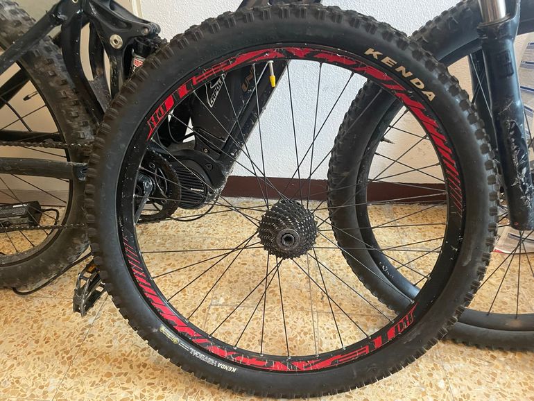 Roval dh 2014 bike d'occasion — image 3 sur 6