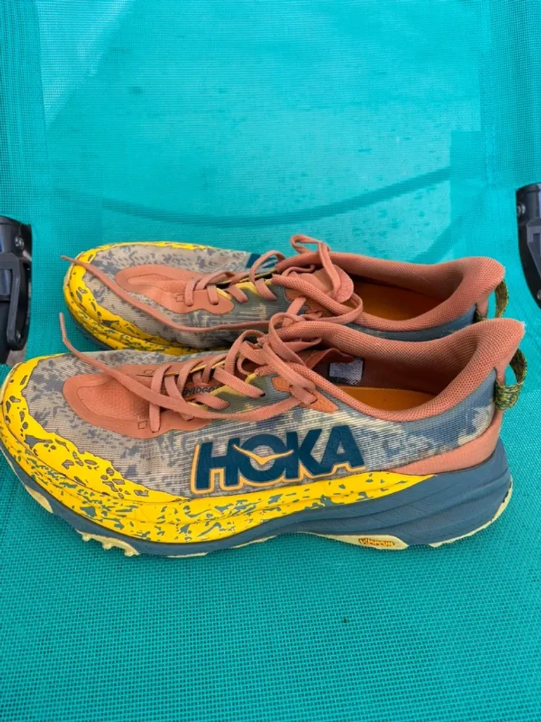 Used Hoka Trailrunning Shoes bike — image 2 of 5