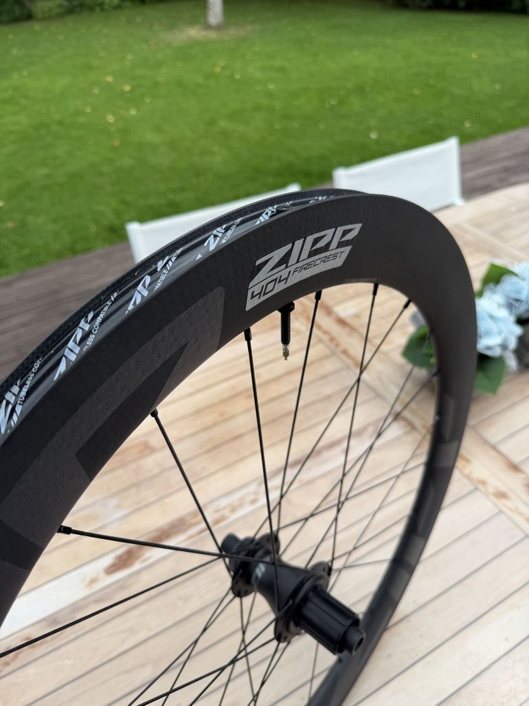 Brugt Zipp 404 Firecrest Wheelset bike — billede 6 af 7
